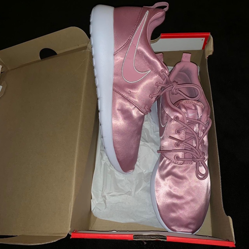 nike roshe one/roshe run boys’ grade school